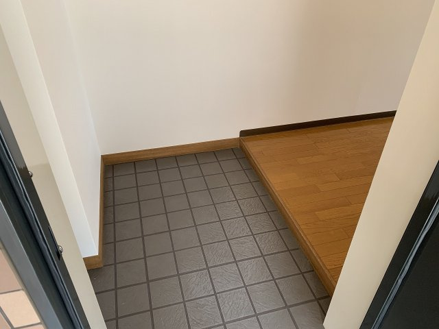 ラルジュ刀根山の玄関