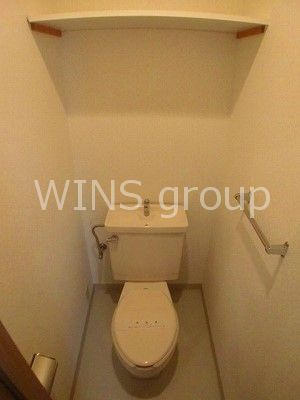 世田谷区祖師谷３丁目の賃貸マンションのトイレ|清潔感のあるトイレです