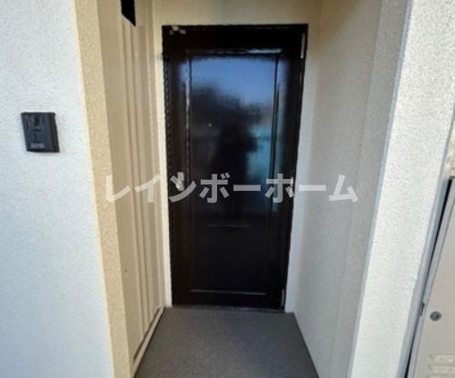 丸新ハイツの玄関