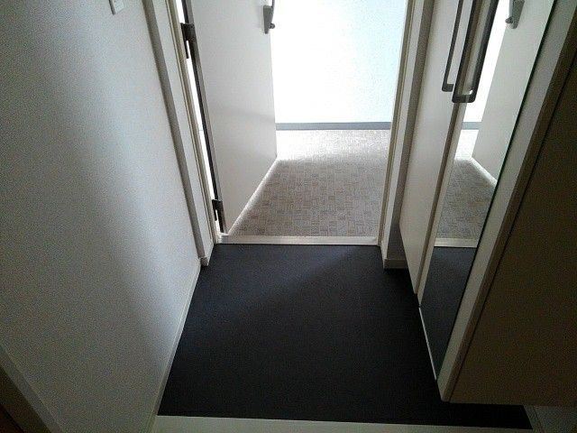 グランスイート新横浜Ⅰの玄関