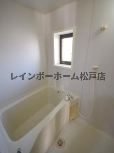 セントヒルズ五香Ａの浴室|日々の疲れを癒すお風呂付です