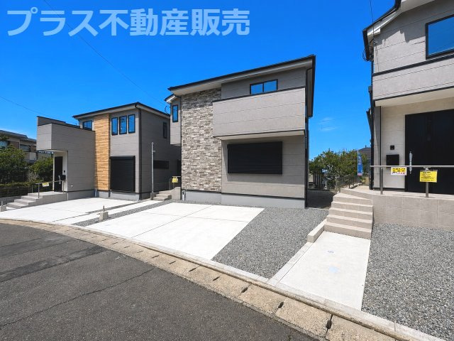 【外観】 | 福岡市西区生松台1丁目3期　2号棟（全3棟）【仲介手数料無料・0円】 | 現地写真。プラス不動産販売なら、現場の全ての棟をまとめてご見学頂けます。