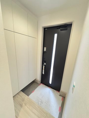 【玄関】 | 福岡市西区生松台1丁目3期　2号棟（全3棟）【仲介手数料無料・0円】 | 現地写真。