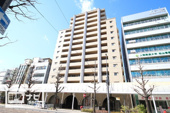 アルファステイツ市駅前の画像