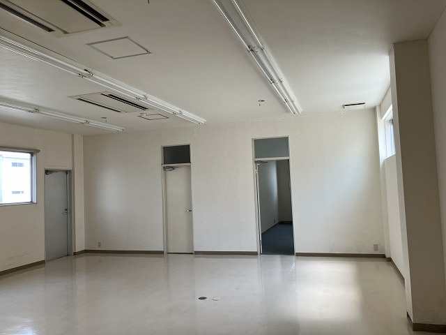 大井町ビルの居間・リビング