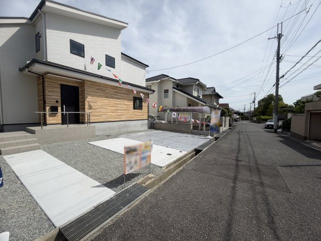 神戸市西区樫野台１丁目新築戸建の前面道路含む現地写真