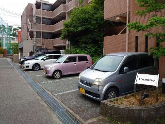 ラミティエの駐車場