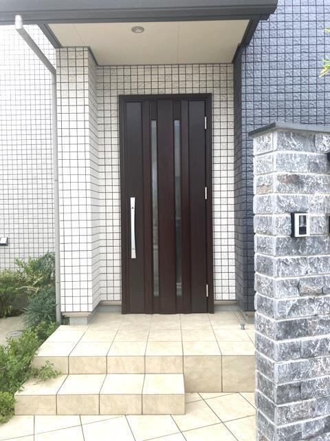 涼風町戸建のエントランス
