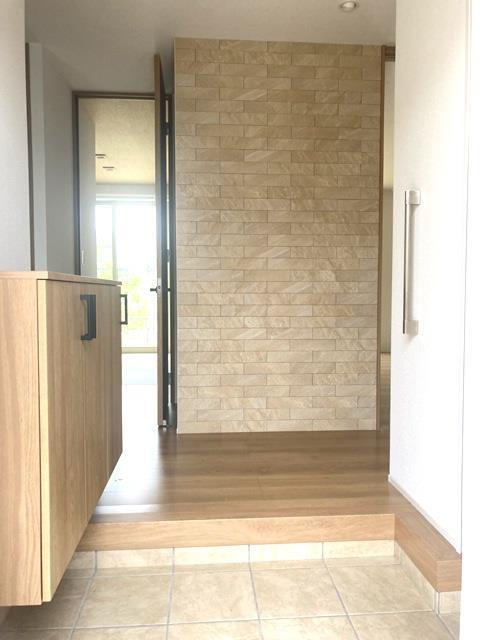 涼風町戸建の玄関