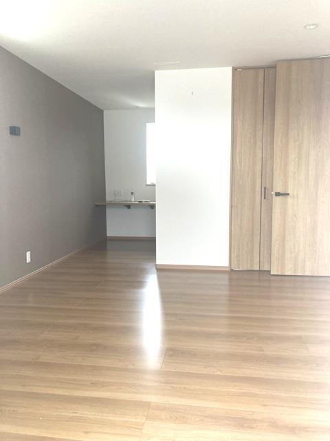 涼風町戸建の洋室