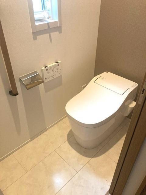 涼風町戸建のトイレ