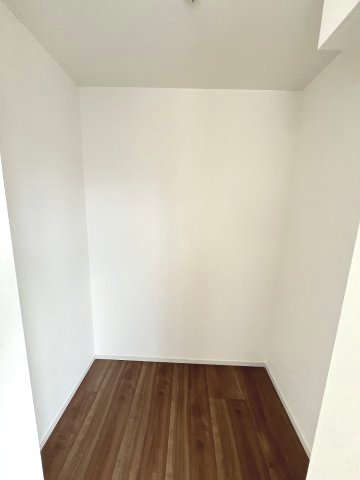 【収納】 | 福岡市西区生松台1丁目3期　3号棟（全3棟）【仲介手数料無料・0円】 | 現地写真。ウォークインクローゼットです。