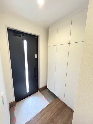 【玄関】 | 福岡市西区生松台1丁目3期　3号棟（全3棟）【仲介手数料無料・0円】 | 現地写真。