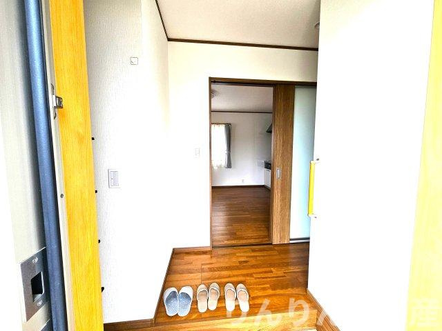 【玄関】 | 福島1丁目戸建 | 明るい玄関です