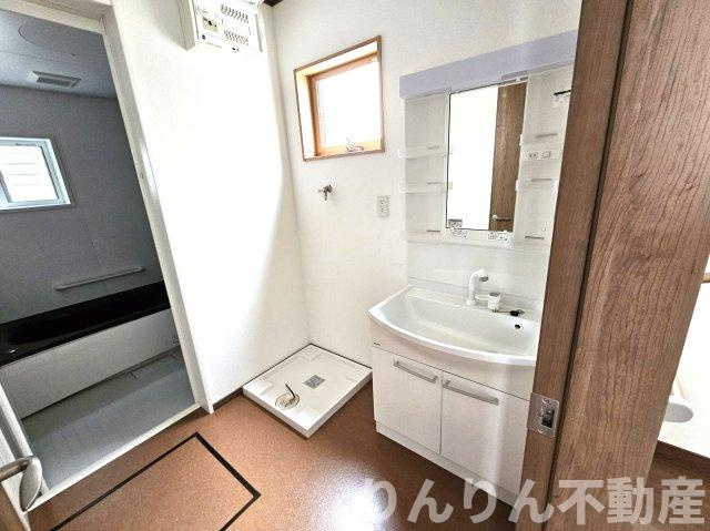 【洗面所】 | 福島1丁目戸建 | 脱衣スペースもあります