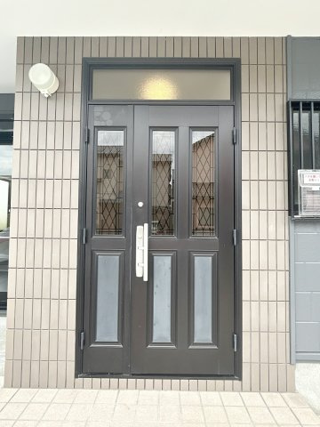 高知市大津乙　中古戸建の玄関