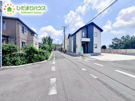 【前面道路含む現地写真】 | 水戸市住吉町5期　新築戸建 | 繁華街のようなにぎやかさがないため、車の音や話し声が少なく、静かな生活を望む人に適している閑静な住宅地！