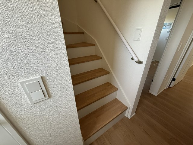 前原駅南１丁目　新築戸建　３棟のその他|階段
