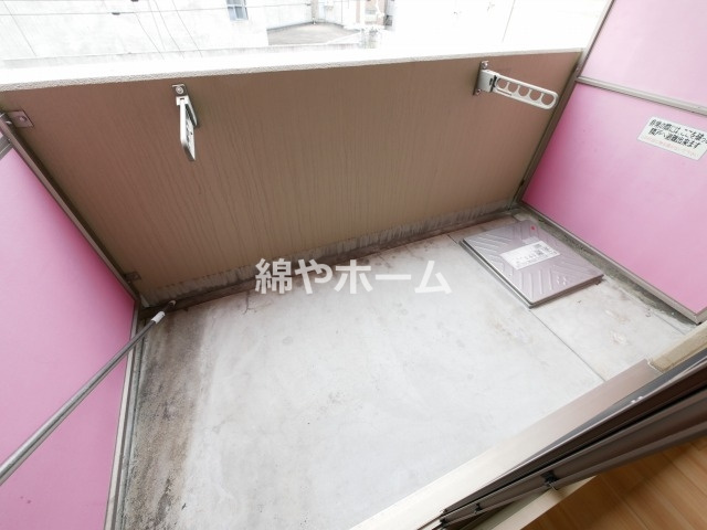 CITY SPIRE心斎橋EASTのバルコニー|外からの目が気にならないバルコニーで洗濯物が干せます