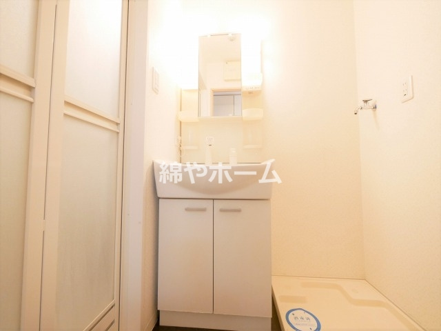 CITY SPIRE心斎橋EASTの洗面所|明るい洗面所です
