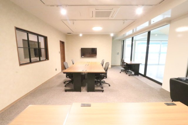 DISCOVERYcoworkingの内装