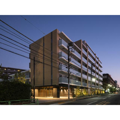 【外観】 | メトロステージPLUS中野弥生町 | 鉄筋コンクリート造のがっちりとした建物。
