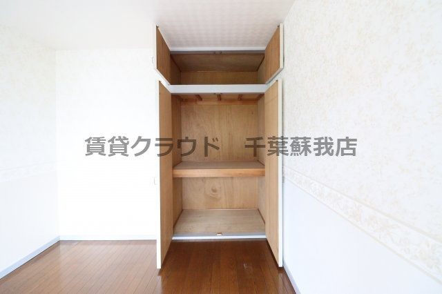 鵜の森ビルの収納|2段なので、物を分けて収納できますね！