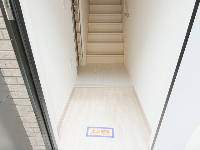 アウローラ東豊田の玄関