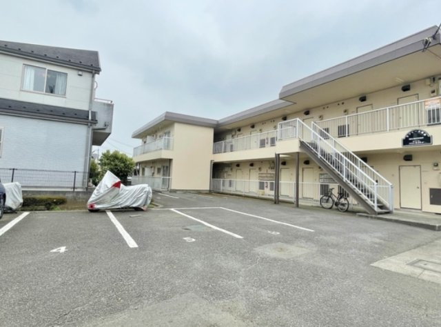 ラフィーネ昭島の駐車場