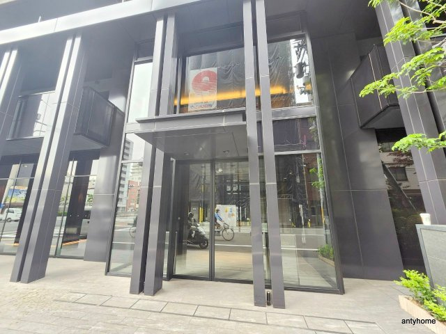 スプランディッド難波3　仲介手数料無料のエントランス