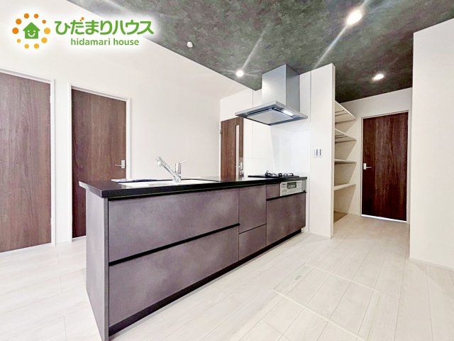 【キッチン】 | ひたちなか市馬渡17期　新築戸建 | 最新のシステムキッチンでお料理がはかどります。大容量収納も魅力です。