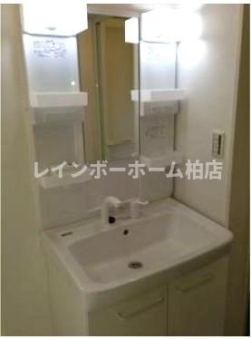 プライムアセット印西の洗面所|シャワー付き洗面台です