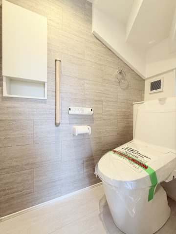 三島町 3期のトイレ|トイレは各階に設置されており、忙しい朝の時間帯もスムーズに使用可能です。
