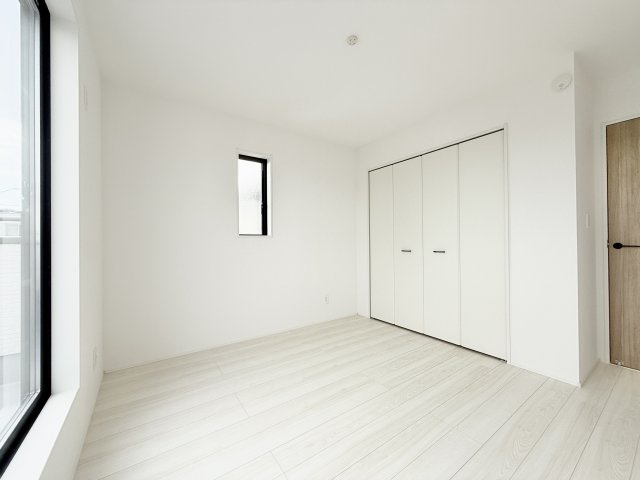 三島町 3期の洋室|全居室フローリング！畳の色褪せの心配がありません！
