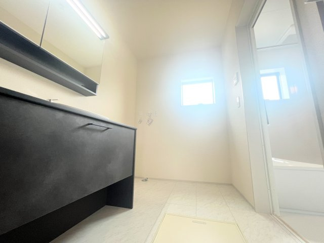 立川市西砂町　全３棟　新築戸建の洗面所