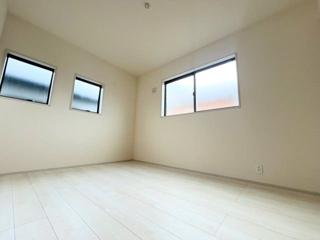 立川市西砂町　全３棟　新築戸建の洋室