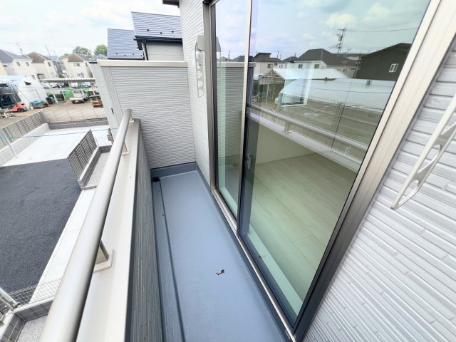 立川市西砂町　全３棟　新築戸建のバルコニー