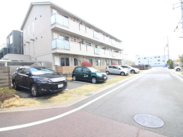 グレース洛西口B棟の駐車場