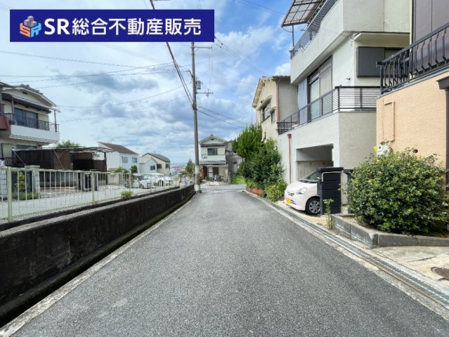 六万寺町1丁目中古戸建の前面道路含む現地写真|前面道路含む現地写真です