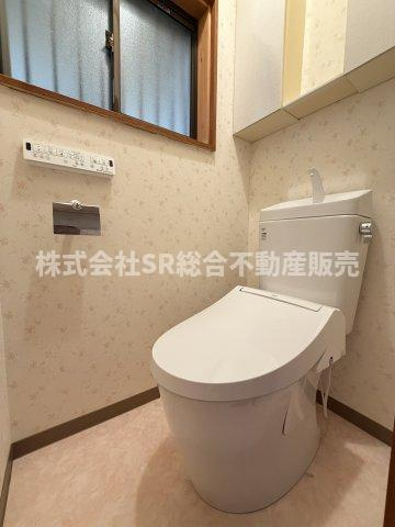 六万寺町1丁目中古戸建のトイレ|温水洗浄便座もございます♪