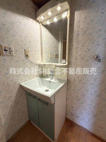 六万寺町1丁目中古戸建の独立洗面台|朝の身支度には欠かせない独立洗面化粧台