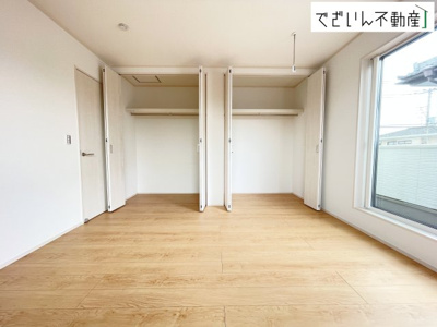 【洋室】 | 深谷市緑ケ丘　新築住宅 | センスが求められるプライベート空間だからこそ、自分の個性を飾るにふさわしい癒しと寛ぎの空間を演出します。
現地(2026年6月撮影)