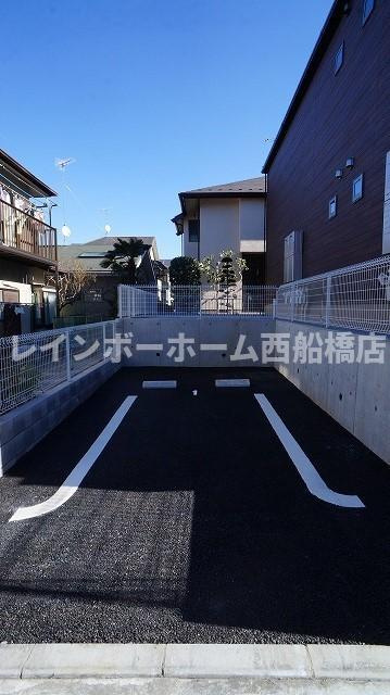 フローレンス松戸の駐車場