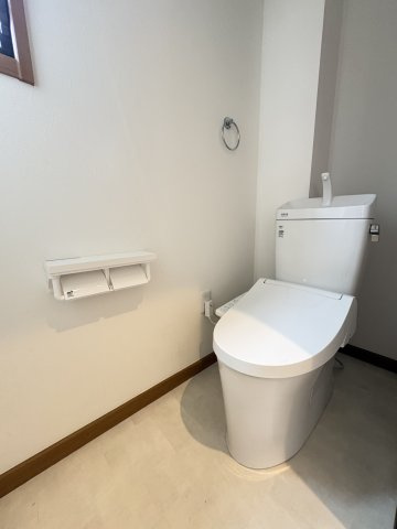 三木市別所町小林　中古戸建のトイレ