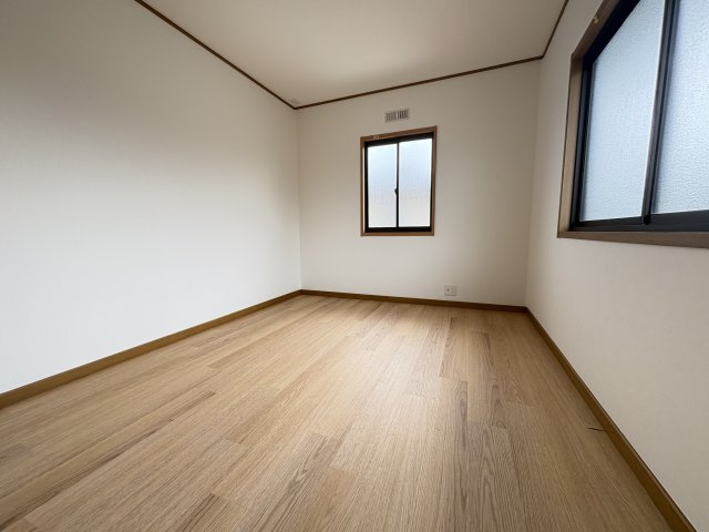 三木市別所町小林　中古戸建の洋室