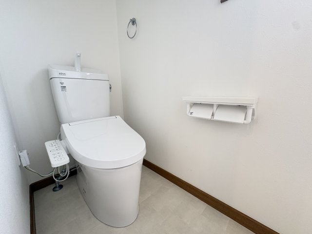 三木市別所町小林　中古戸建のトイレ
