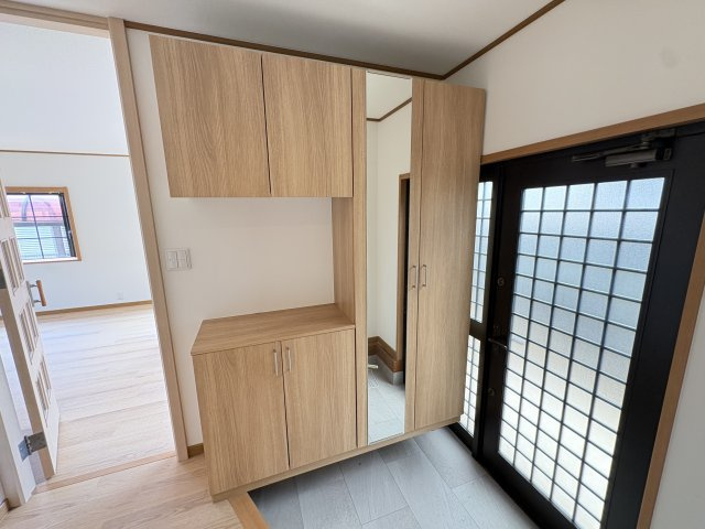 三木市別所町小林　中古戸建の玄関