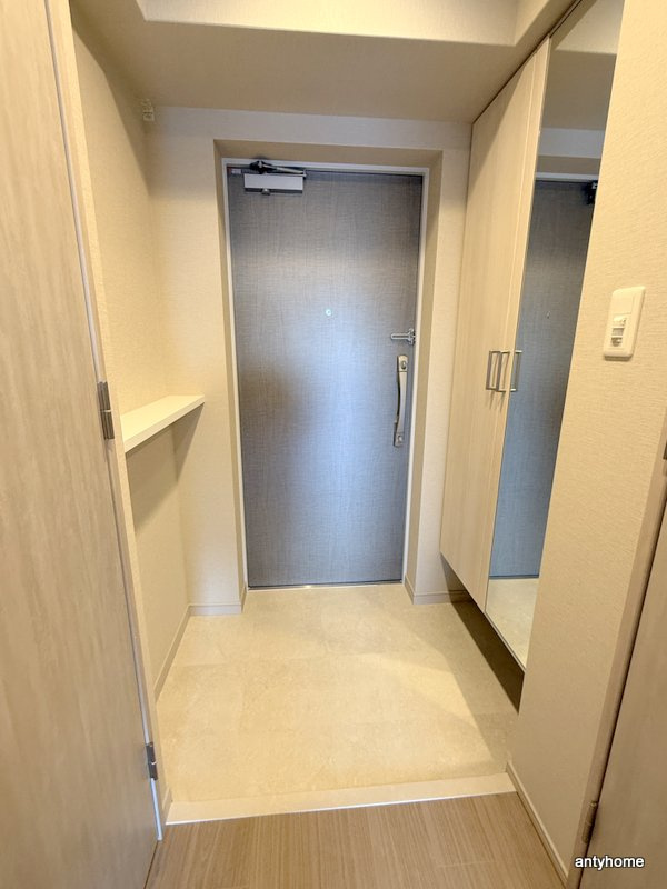 スプランディッド新大阪VI　仲介手数料無料の玄関