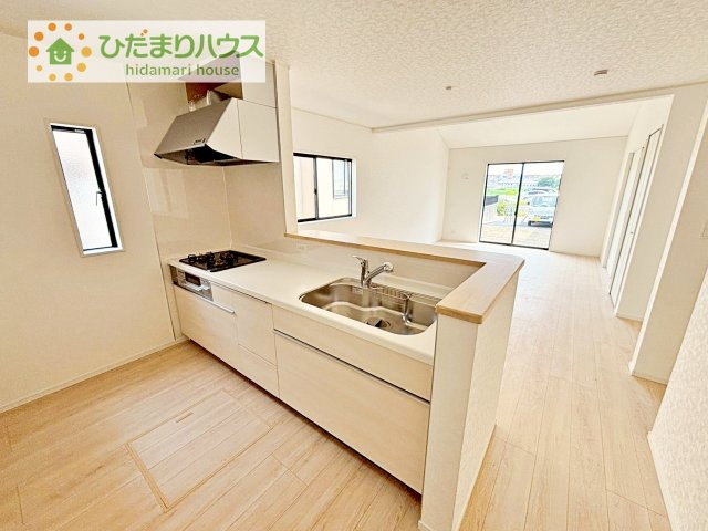 【キッチン】 | 筑西市二木成第2　新築戸建　4号棟 | 3口コンロでお料理する時間も短くなりそうですね(*‘∀‘)