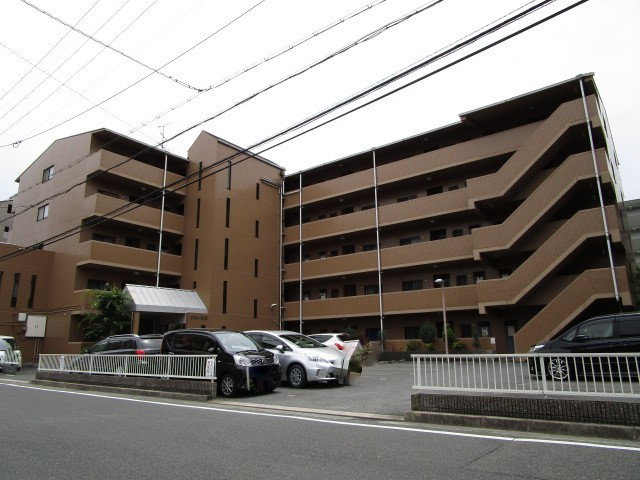 若園11番館の駐車場